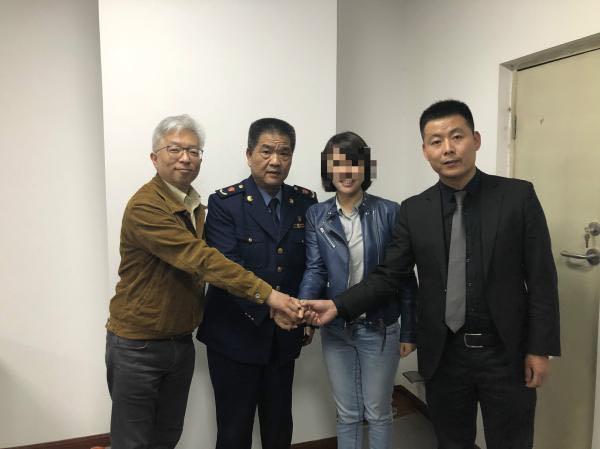 奔驰女车主与4S店协议曝光 换龙8国际唯一官网/退服务费